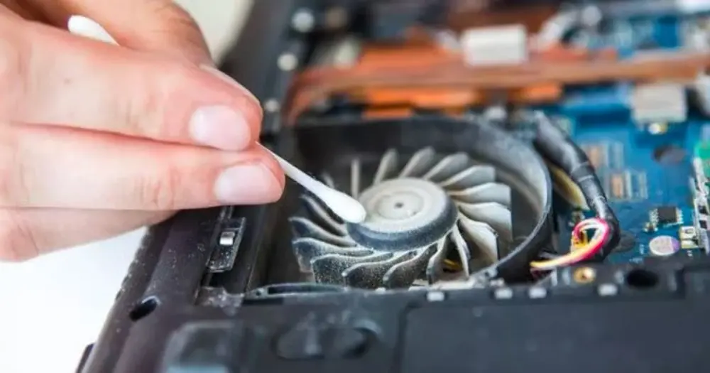 cleaning laptop fan