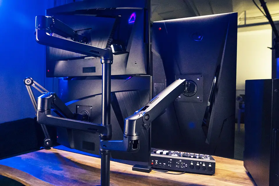 Ergotron Dual Stacking Tall Pole Arm with one Extension arm